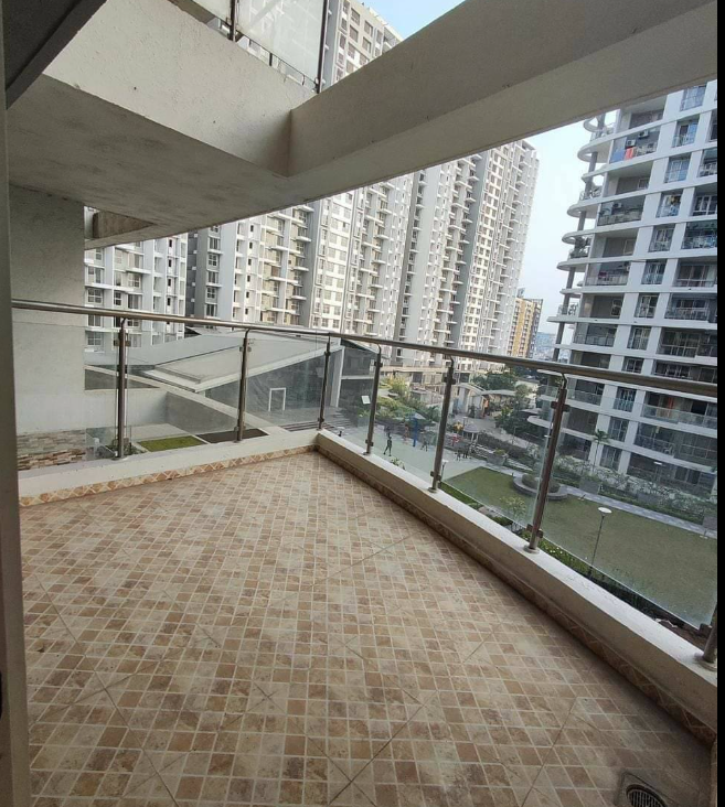 3 Beds and 3 Baths Flat for Sale in Pune