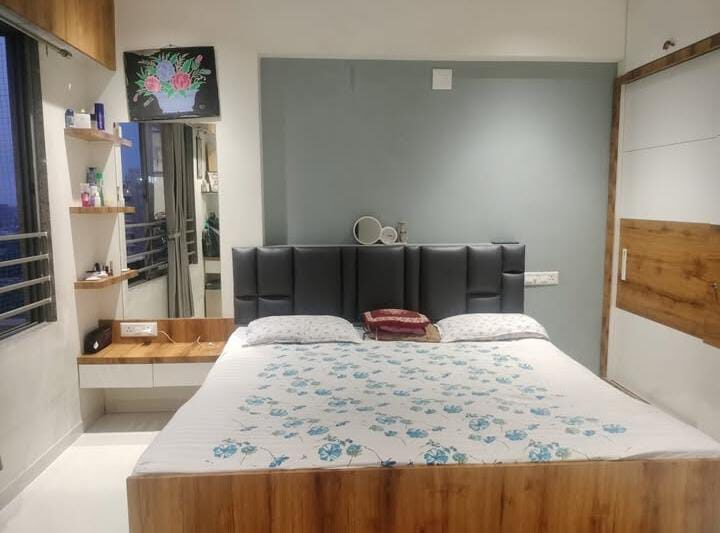 3 Beds and 3 Baths For Rent in Ahmedabad.
