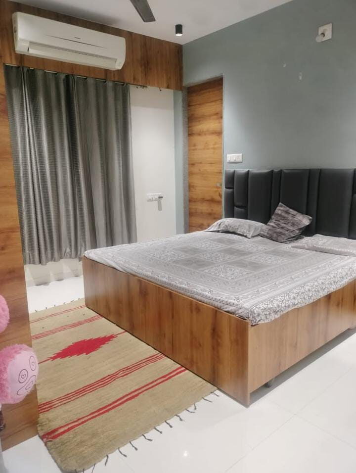 3 Beds and 3 Baths For Rent in Ahmedabad.