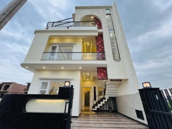 4 Beds and 4 Baths for Sale in Mohali.