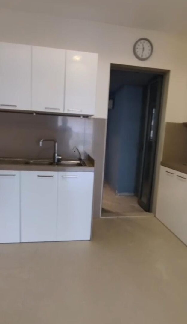 4 Beds and 4 Baths For Sale in Mumbai.