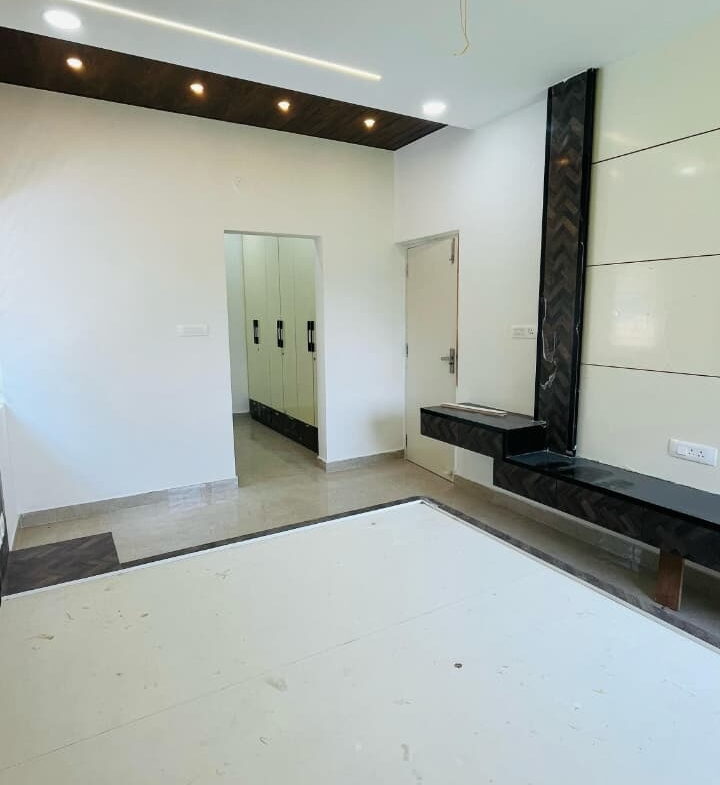 3 Beds and 3 Baths For Sale in Banglore.