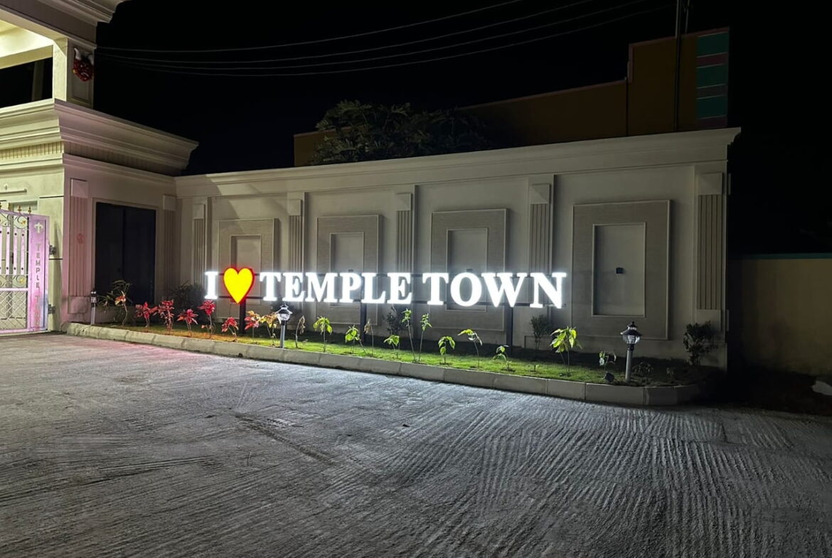 3 Beds and 3 Baths For Sale in Banglore.