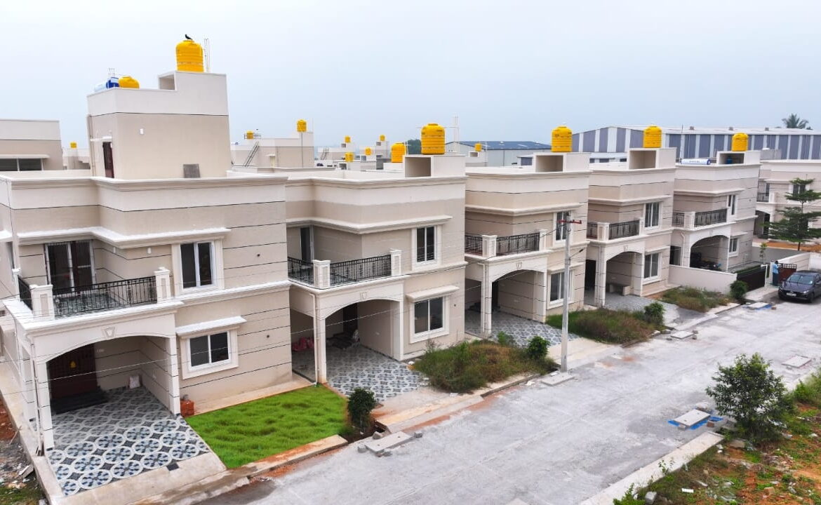 3 Beds and 3 Baths For Sale in Banglore.