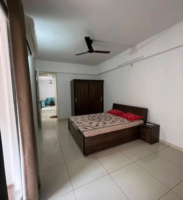 3 Beds and 3 Baths For Rent in Ahmedabad.