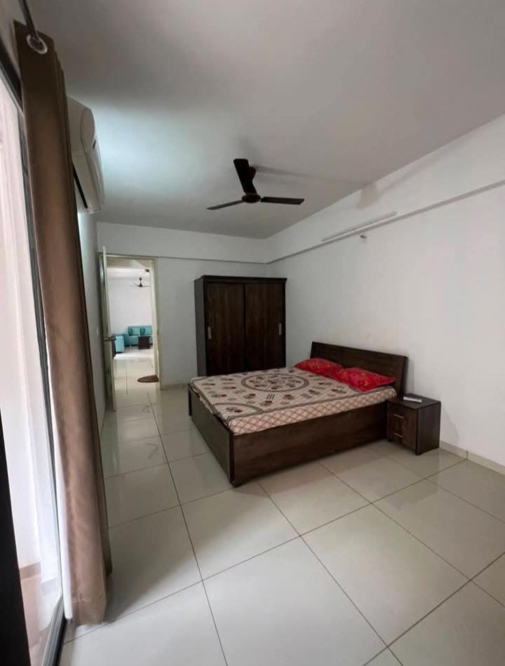 3 Beds and 3 Baths For Rent in Ahmedabad.