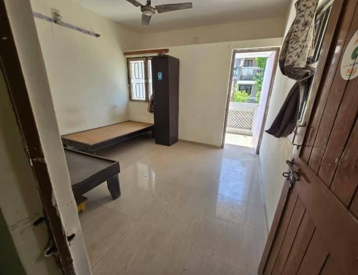 3 Beds and 3 Baths For Rent in Ahmedabad.