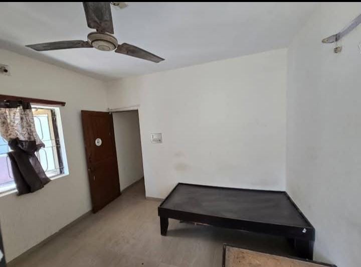 3 Beds and 3 Baths For Rent in Ahmedabad.