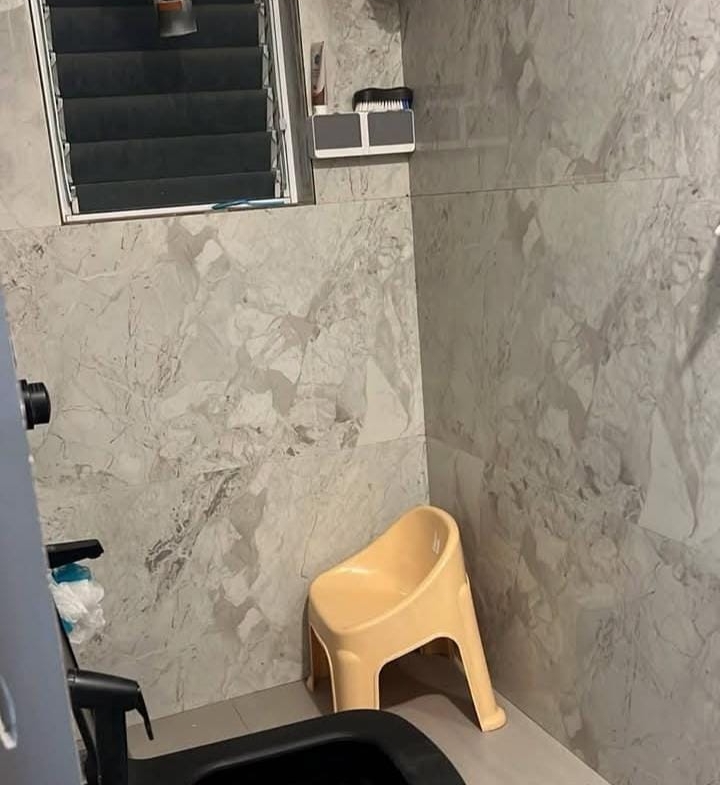 1 Room and kitchen For Rent in Mumbai.