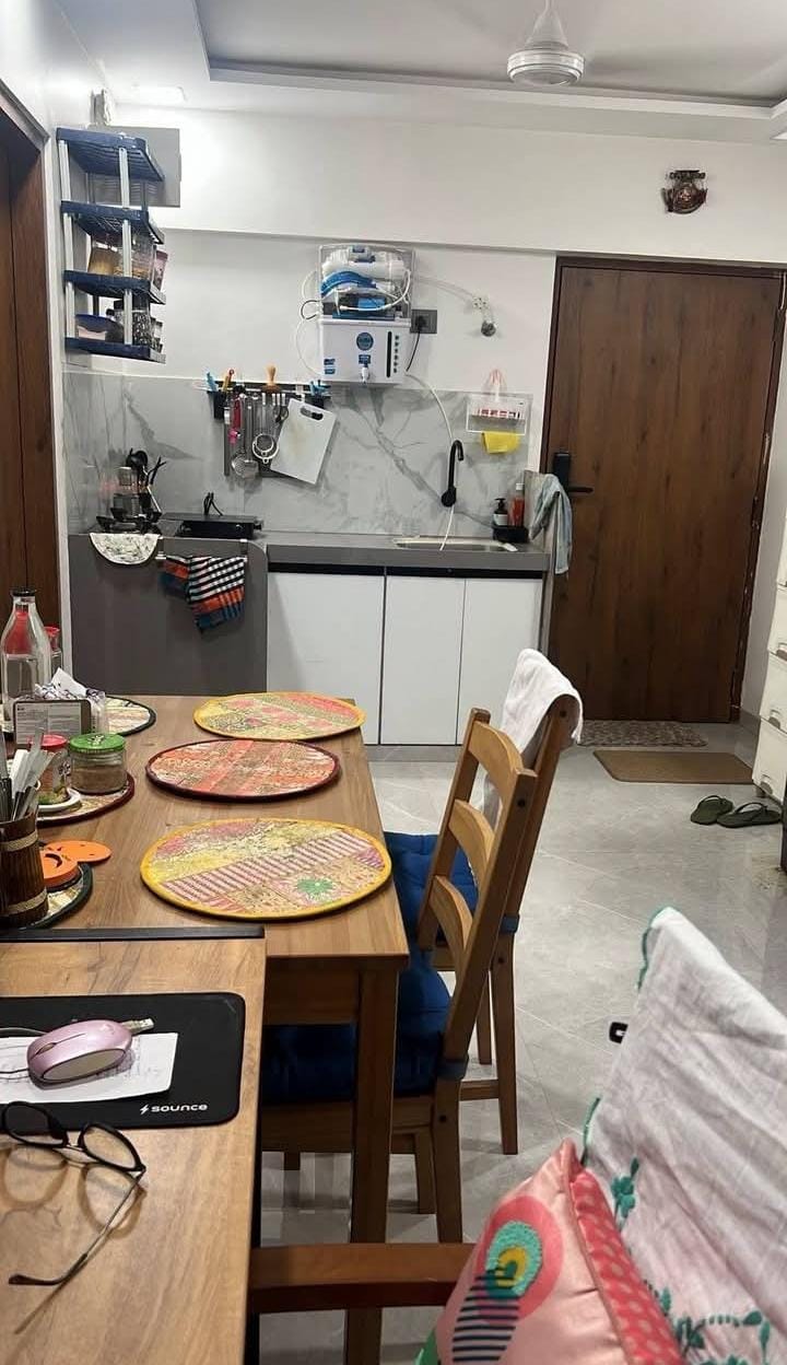 1 Room and kitchen For Rent in Mumbai.