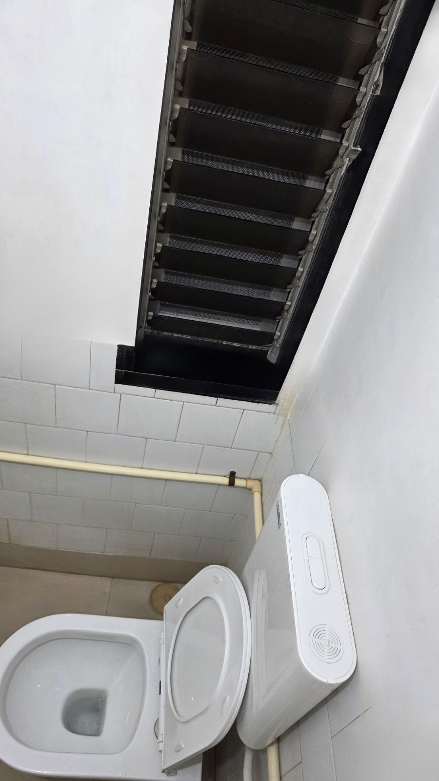 1 Bed and 1 Bath For Rent in Mumbai. 