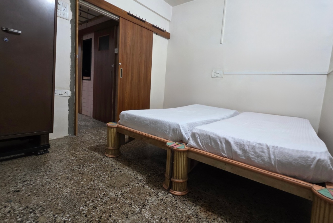 1 Bed and 1 Bath For Rent in Mumbai. 