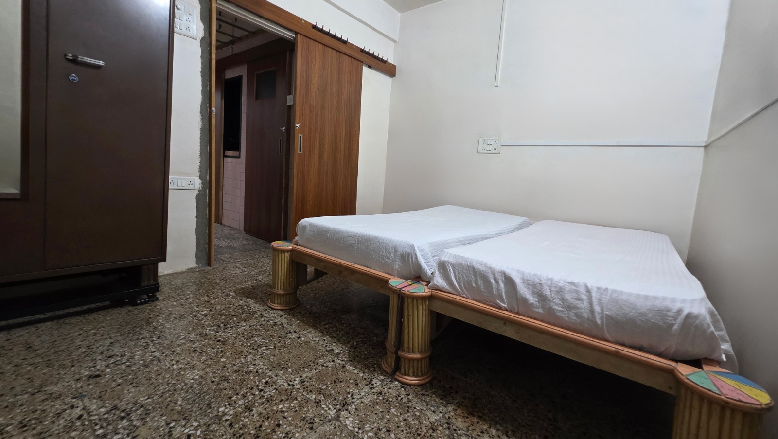1 Bed and 1 Bath For Rent in Mumbai. 
