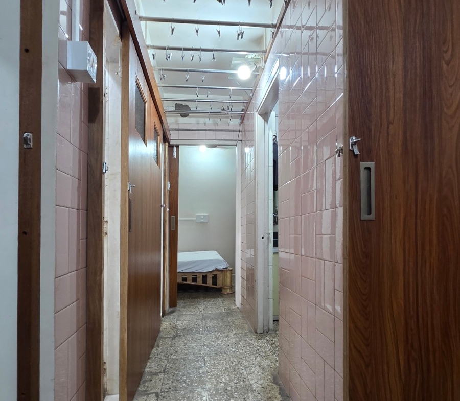 1 Bed and 1 Bath For Rent in Mumbai. 