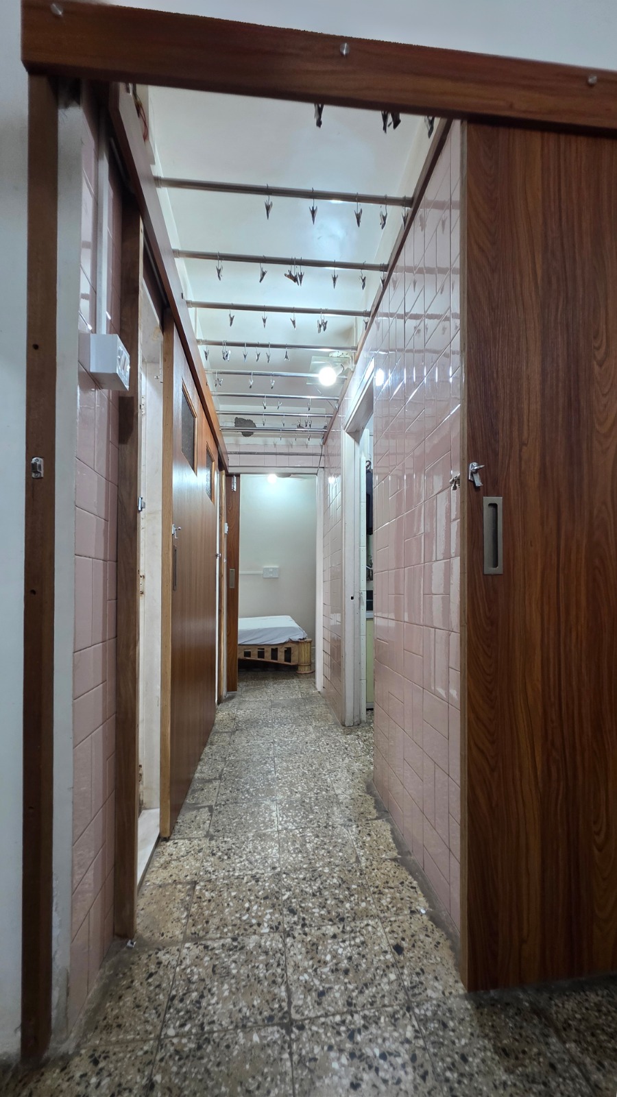 1 Bed and 1 Bath For Rent in Mumbai. 