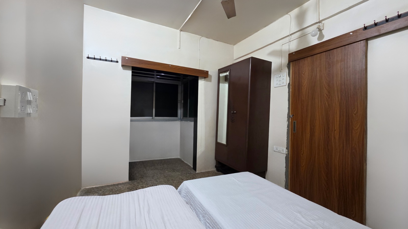 1 Bed and 1 Bath For Rent in Mumbai. 