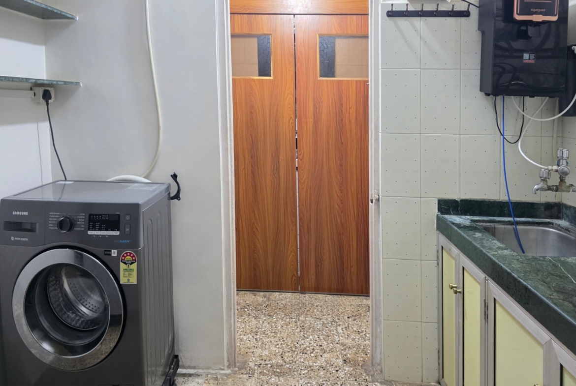 1 Bed and 1 Bath For Rent in Mumbai. 