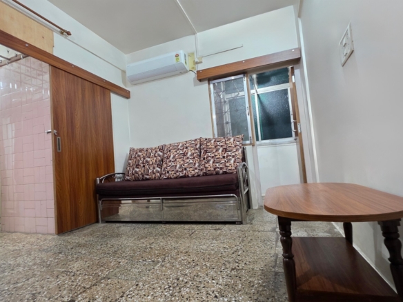 1 Bed and 1 Bath For Rent in Mumbai. 