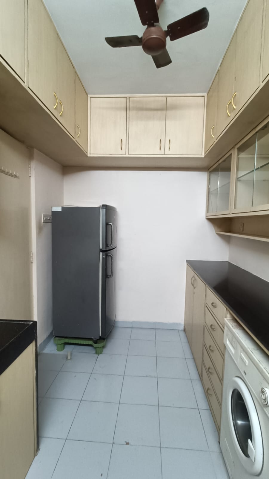 3 Beds and 3 Baths For Rent in Mumbai. 