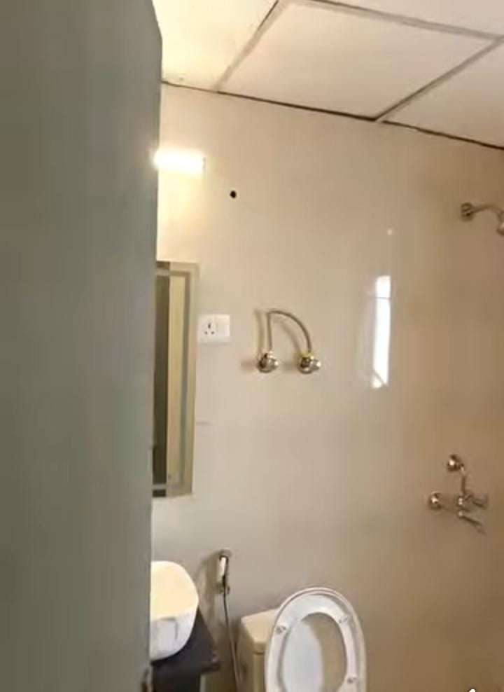 3 Beds and 3 Baths For Rent in Mumbai.