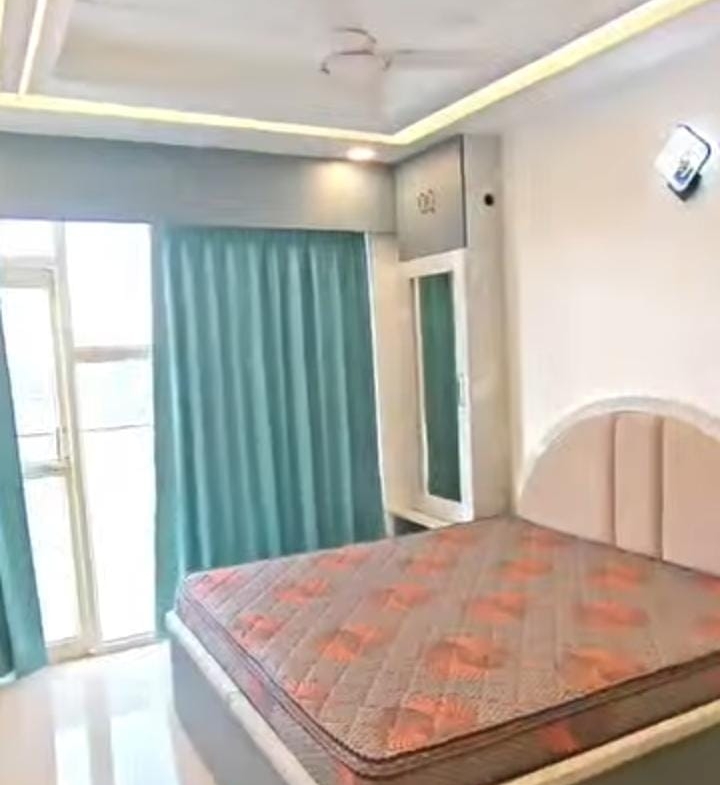 3 Beds and 3 Baths For Rent in Mumbai.
