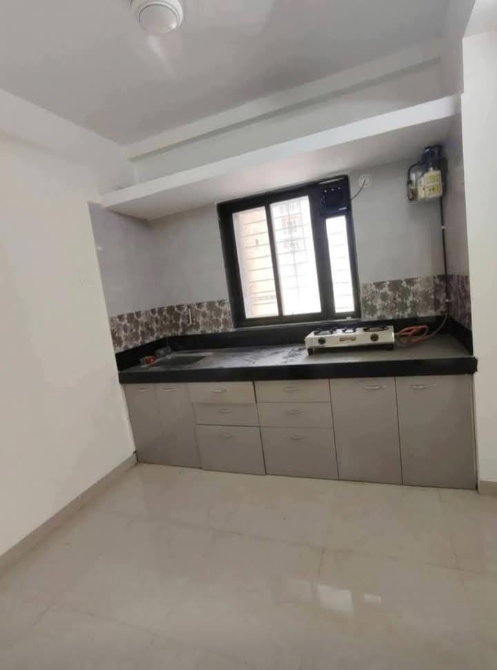 1 Bed and 1 Bath For Rent in Mumbai. 