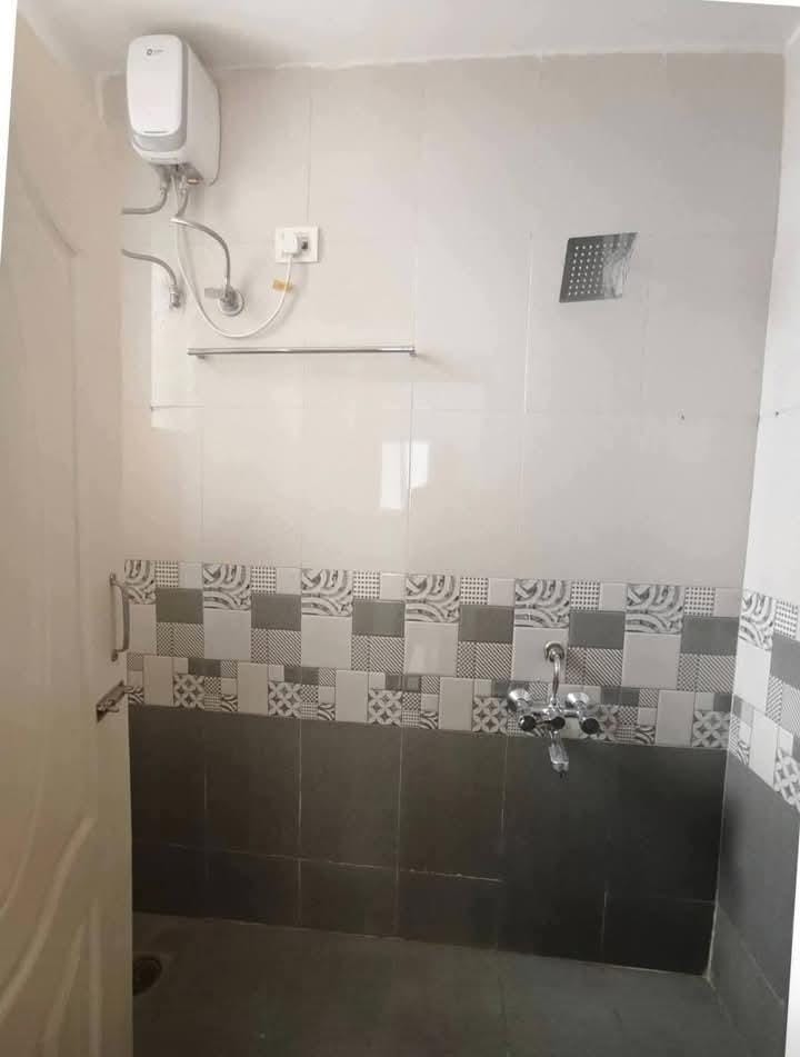 1 Bed and 1 Bath For Rent in Mumbai. 
