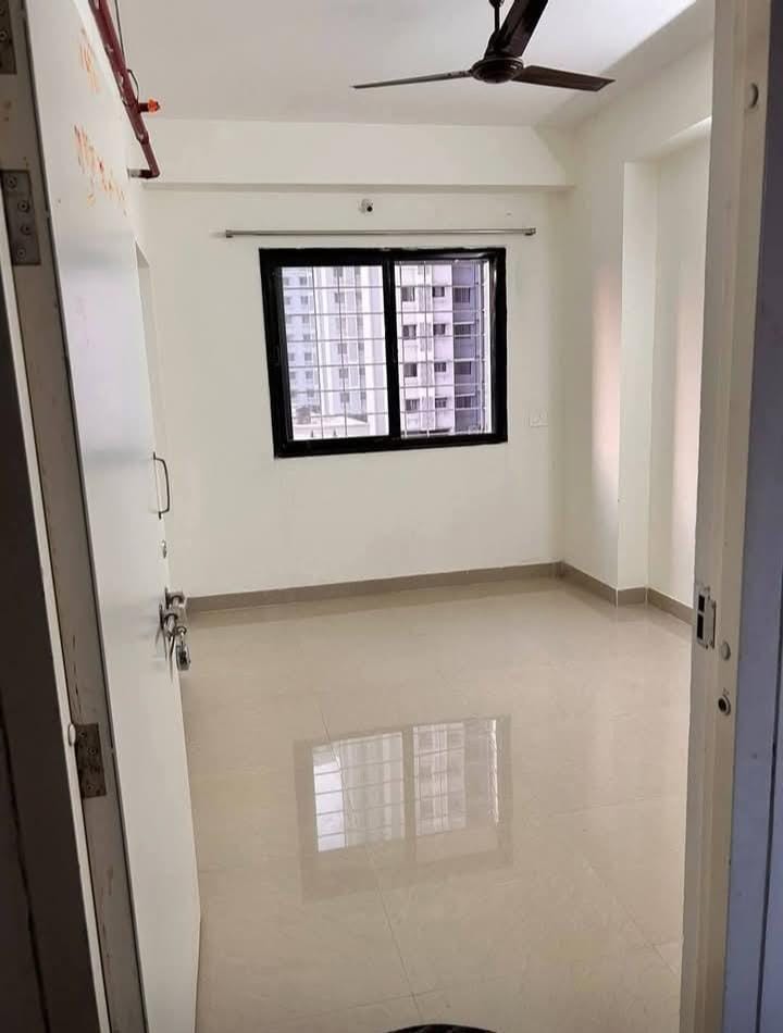 1 Bed and 1 Bath For Rent in Mumbai. 