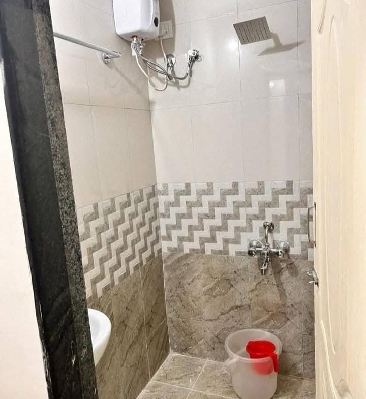 1 Bed and 1 Bath For Rent in Mumbai. 
