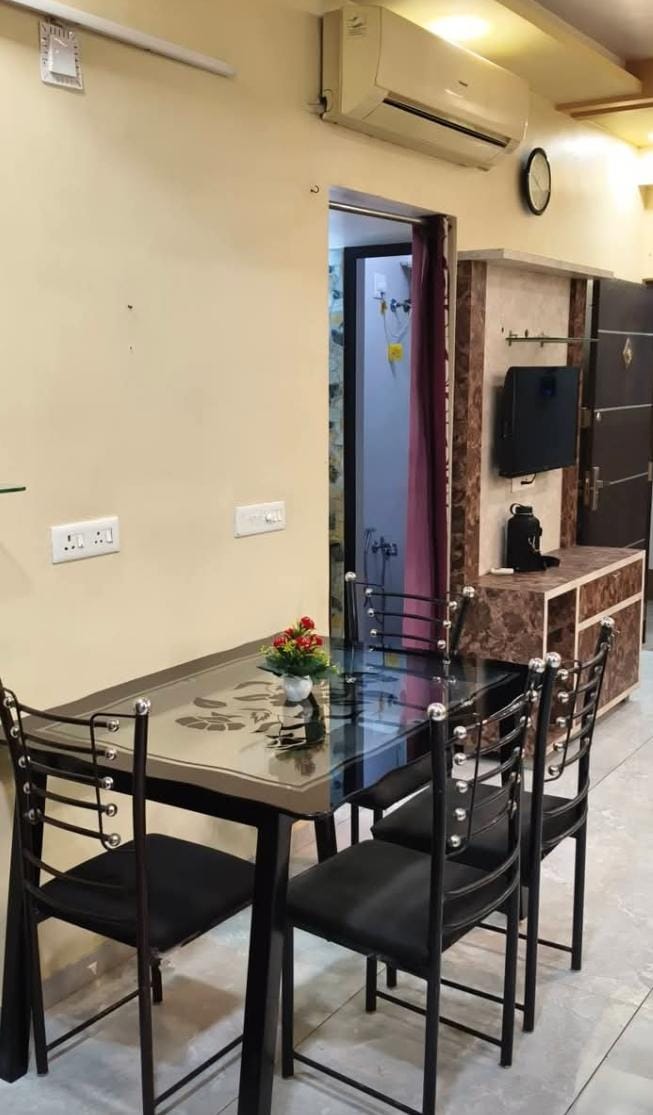 3 Beds and 3 Baths For Rent in Ahmedabad.