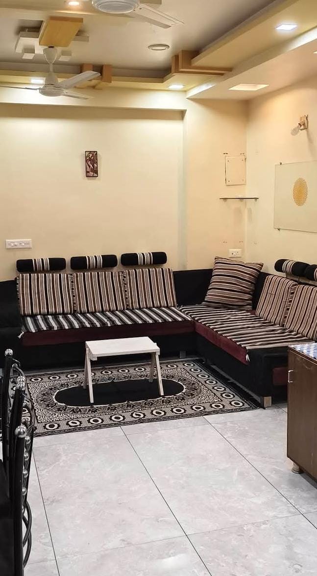 3 Beds and 3 Baths For Rent in Ahmedabad.