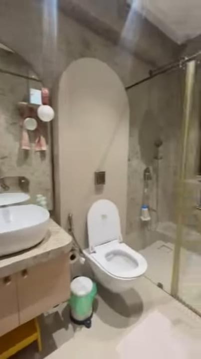 3 Beds and 3 Baths For Rent in Mumbai. 