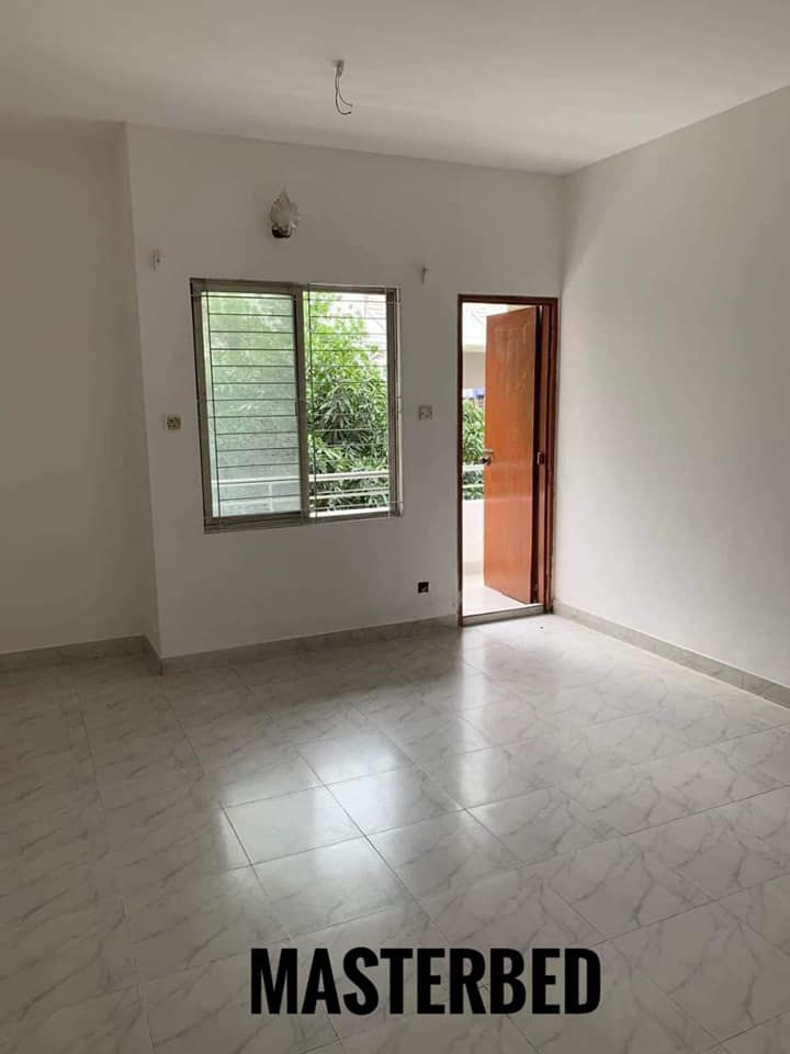 Single Room for Rent at Bashundhara, Dhaka. Living sn Bangladesh